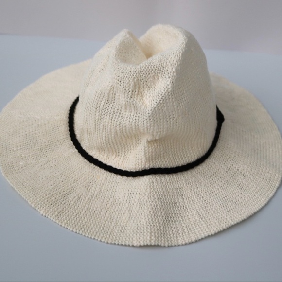 NWOT- Rachel Zoe Knit Wide-Brim Hat, One Size. - Picture 2 of 2